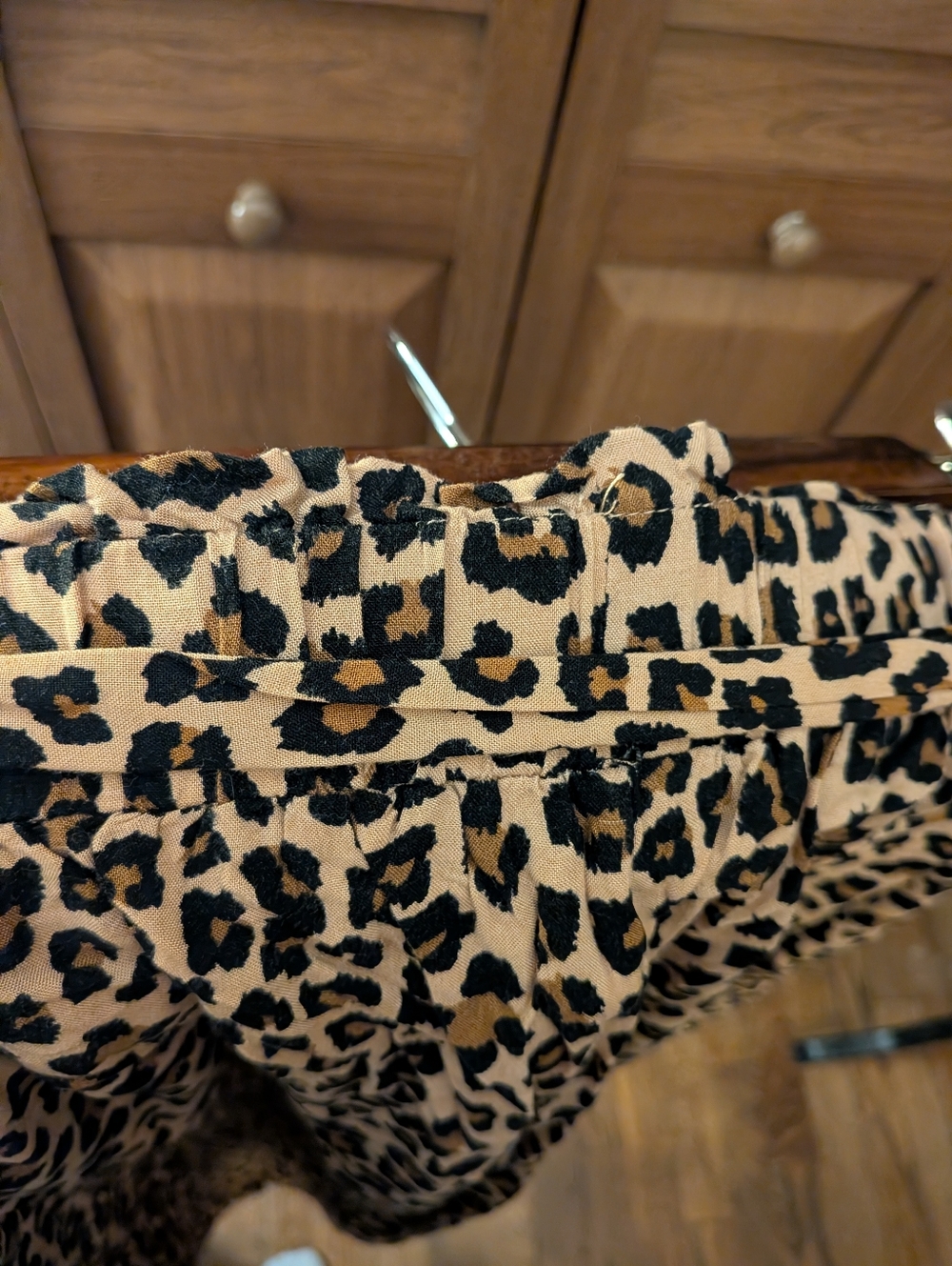 Leopard Print Wide Leg Pants With Bottom Slits And Pockets - Picture 8 of 12